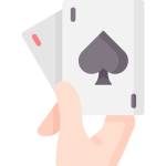 Mão a segurar duas cartas de baralho